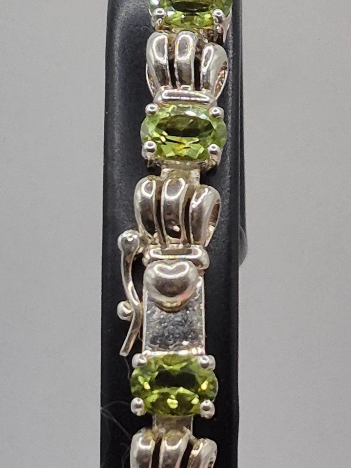 Brazalete de eslabones de plata de ley con piedras preciosas de peridoto Foto 4 de 4
