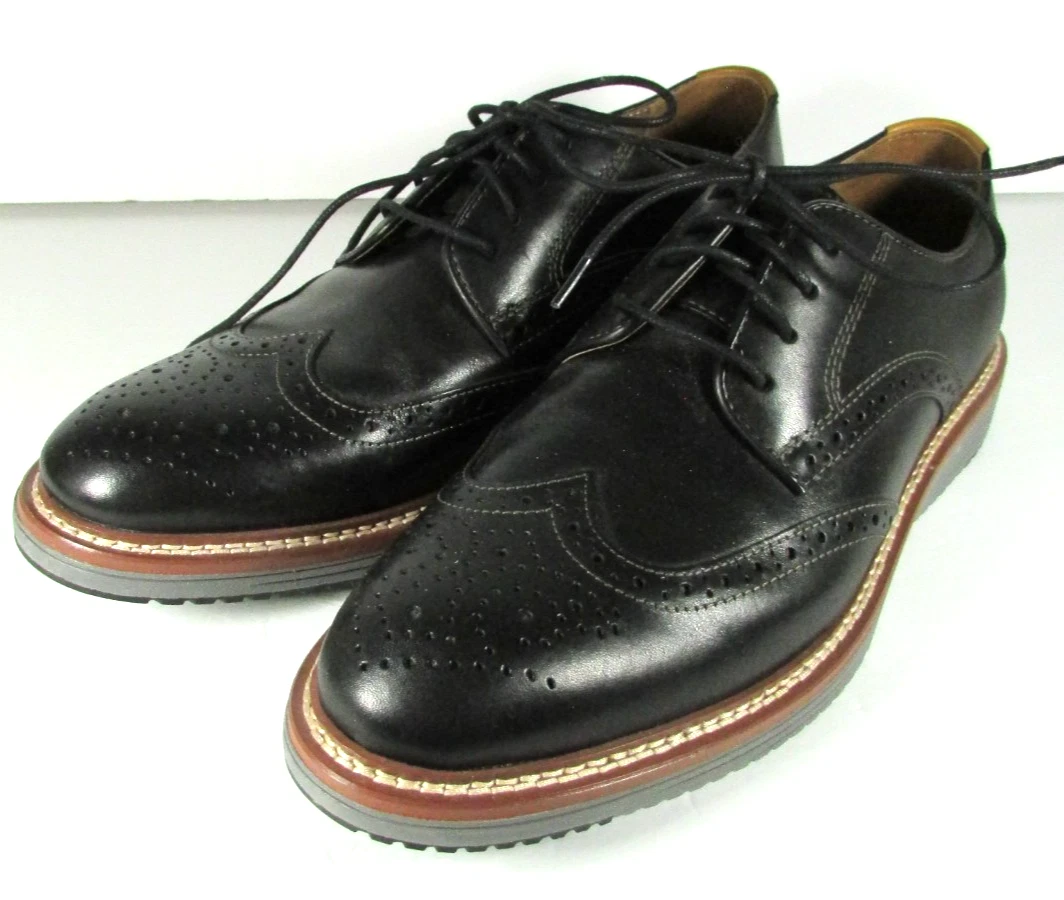 Johnston & Murphy Black Wingtip Dress Shoes for Men for sale  display picture 3