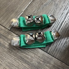Unbranded, Lot of 2 Green Christmas 4 Jingle Bell Wristlet Bracelet. NWOT