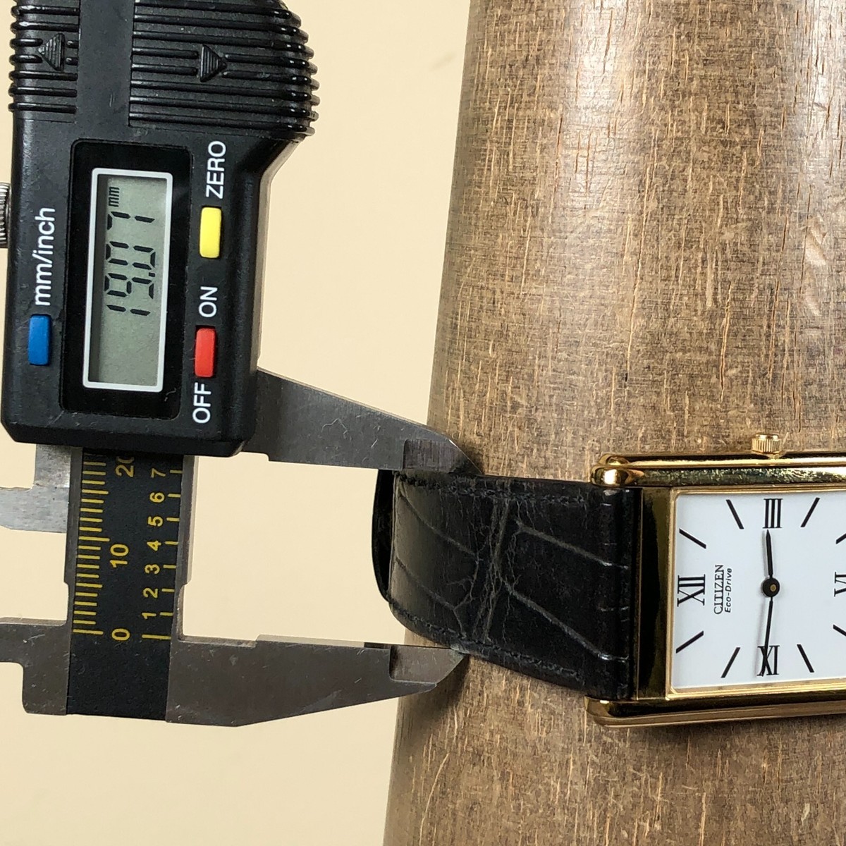 Citizen Eco-Drive Stiletto Mens G820-T001700 Leather Solar 27mm