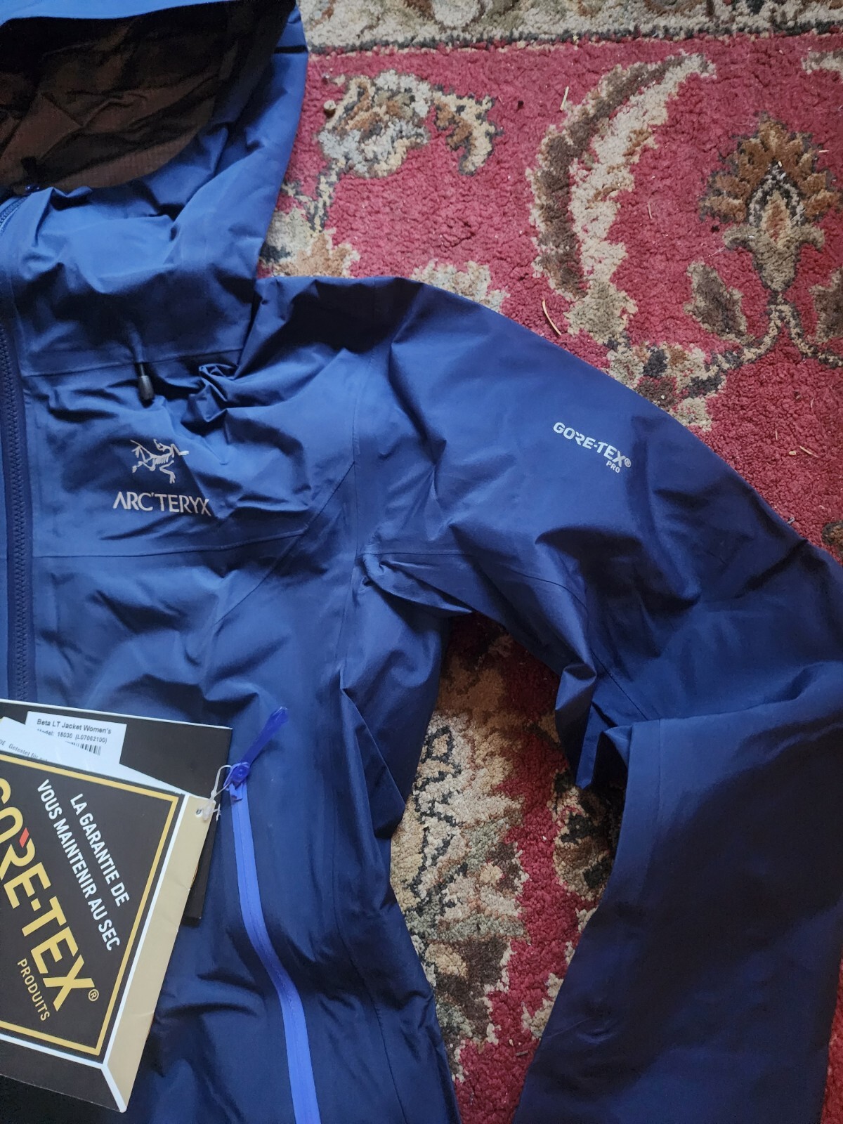 Women’s Arc’teryx Beta LT Jacket Size XS Twilight  NWT New rare!! image 4