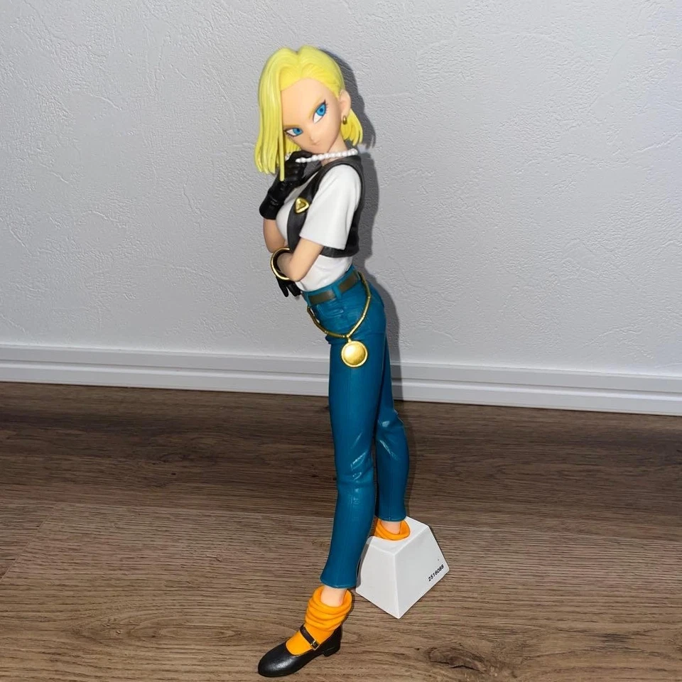 Modellino Dragon Ball GLITTER & GLAMOURS Android 18 17 cm usato da collezione - Immagine 2 di 4