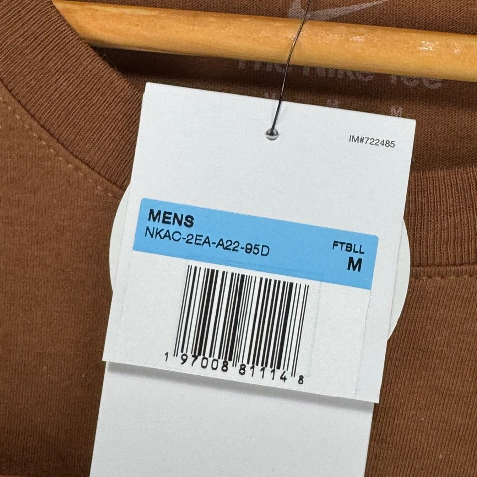 Atlanta Falcons Salute to Service Nike Camiseta Manga Larga Mediana Marrón Bandera de EE. UU. Foto 3 de 4