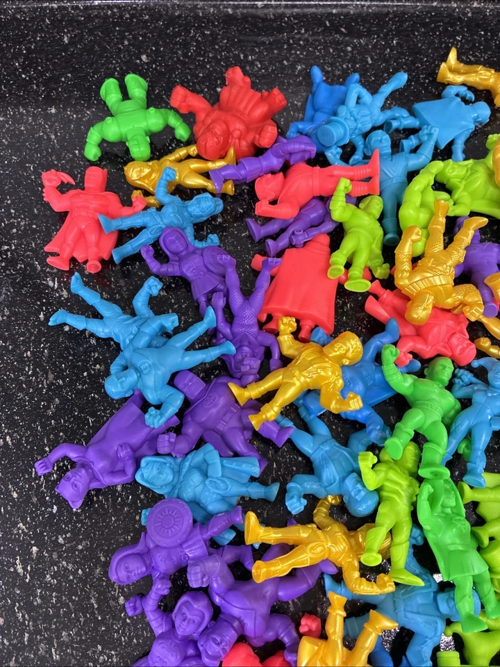 Wendy’s DC Super Heroes Mini Figures M.U.S.C.L.E. Style Lot of 106 - Image 2 of 4