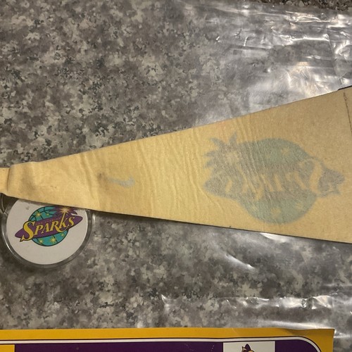 L. A. Sparks Autographed Memorabilia W/ Mini Banner & Key Chain. - Picture 4 of 5