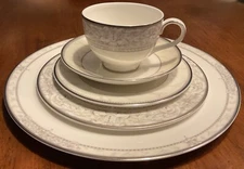 Royal Doulton Naples Platinum Fine Bone China 5 Piece Place Setting EXCELLENT!!