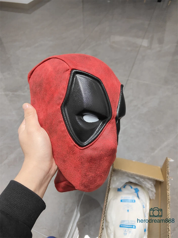 Deadpool 3 Cosplay Máscara de utilería Wade Wilson Hombres Máscara Roja Máscara de Halloween Stock en EE. UU. Foto 2 de 4