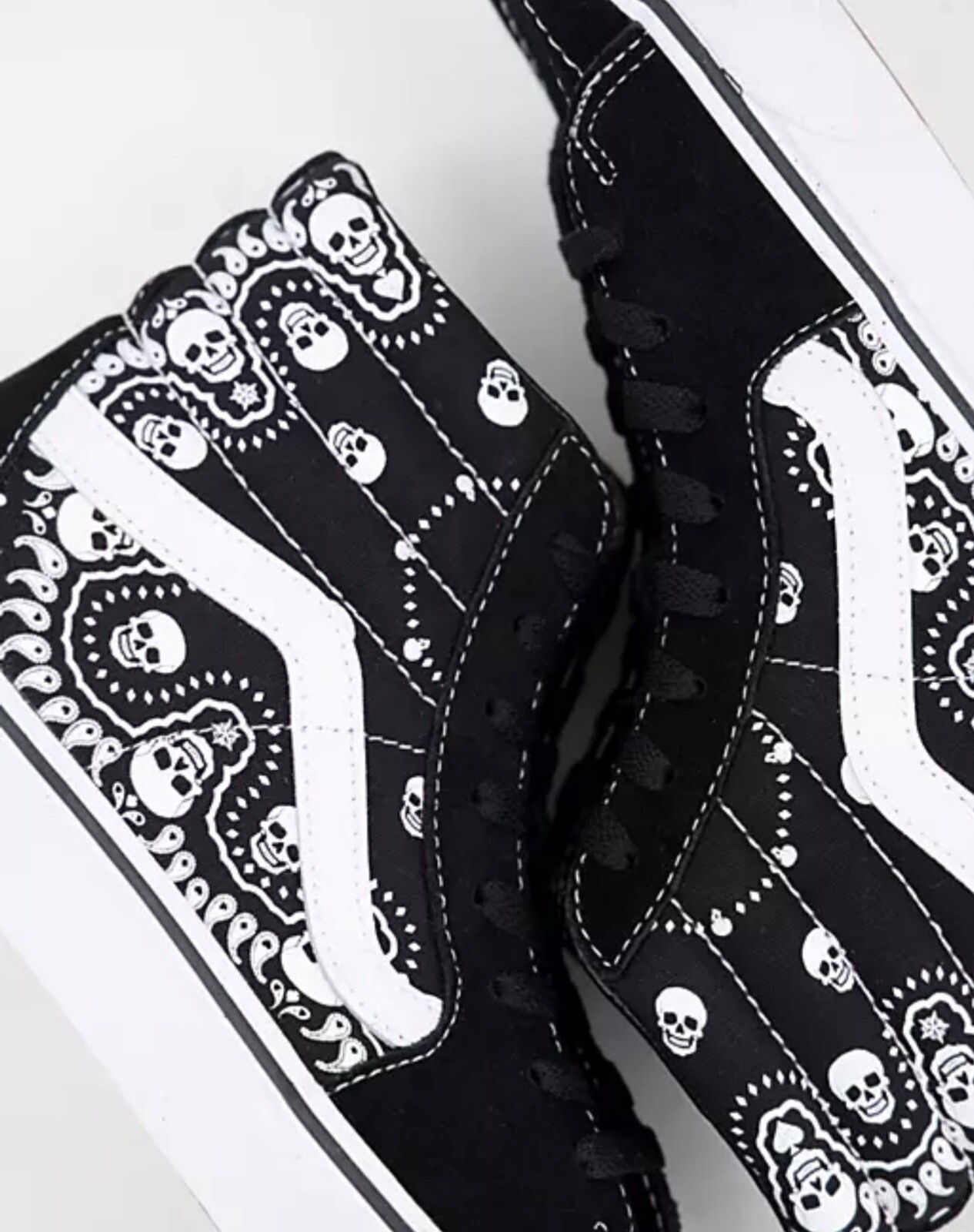 Vans Sk8Hi Men's Skate Shoes Bandana Skulls Black Sneaker Casual White