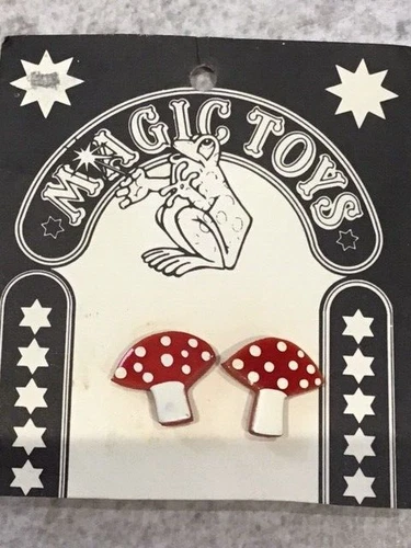 Novelty vintage mushroom/toadstool red & white wooden stud pierced earrings 