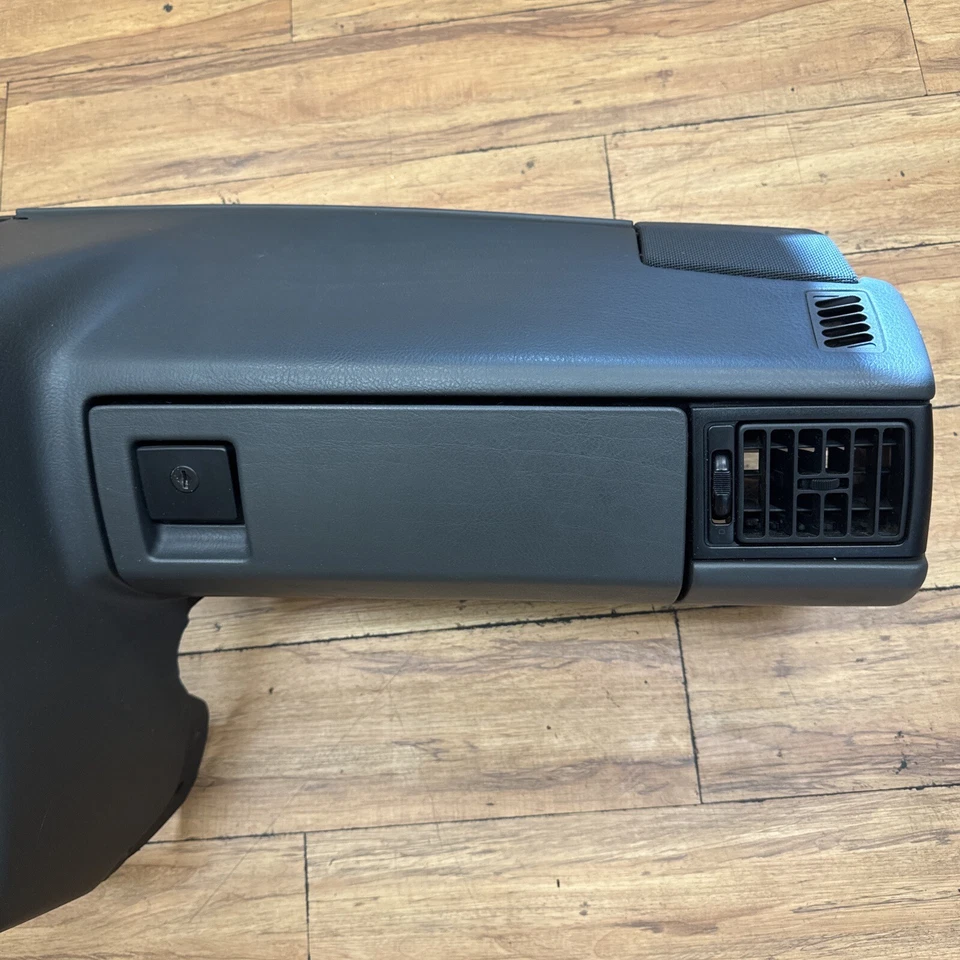 Salpicadero gris Volkswagen Corrado OEM Foto 2 de 4