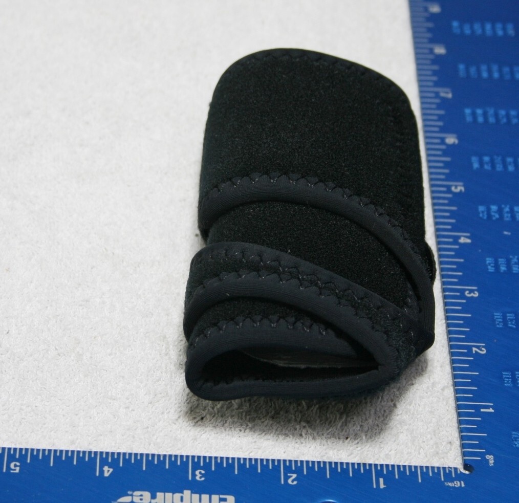 Hely er Gel Wrist Wrap 3846 Right Wrist Brace Universal Size Black