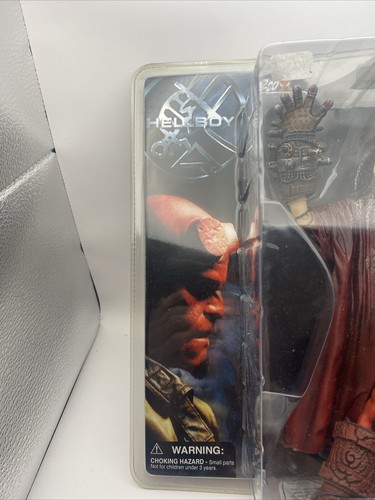 Mezco Hellboy Rasputín - Imagen 4 de 9