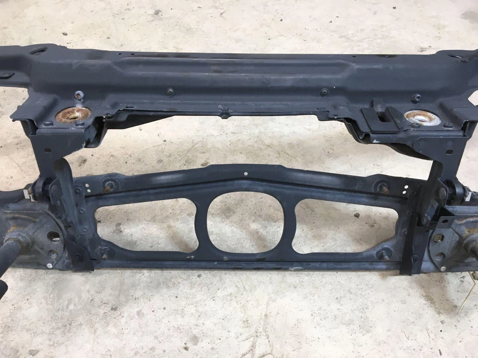 01 BMW 325I Radiator Support Foto 4 de 4