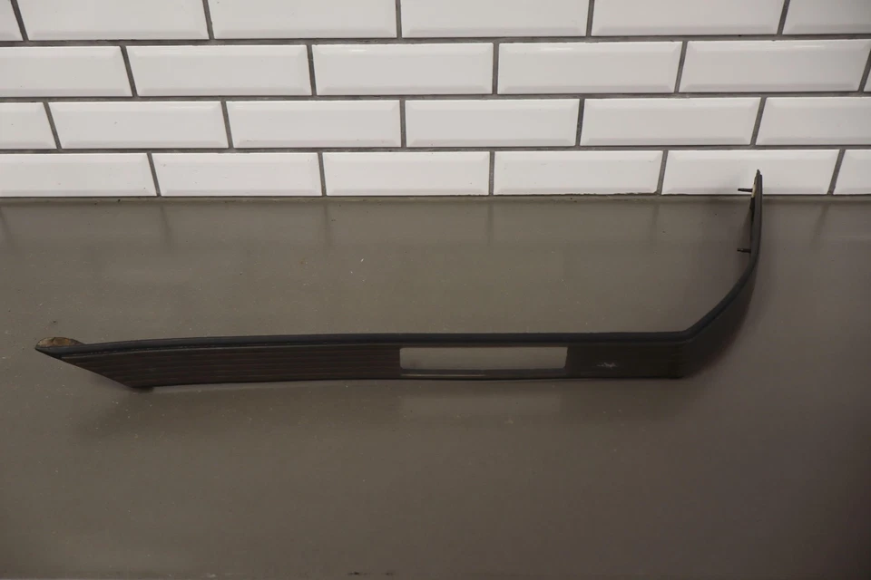 1988 Toyota Supra левый водитель внешний четверть панели отделки молдинг с габаритный фонарь - Изображение 4 из 4