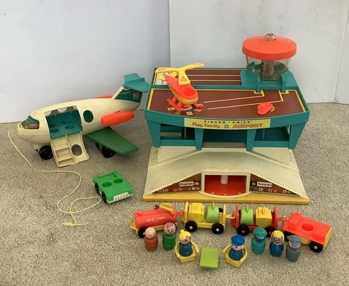 Vintage 1972 Fisher Price Play Family Airport Little People 996 Set