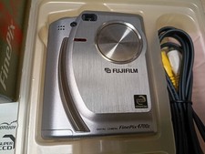Fujifilm FinePix 4700z digital camera with box