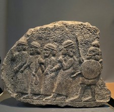 SCARCE HITTITE DIETY A LARGE STONE WALL FRAGMENT WITH STORY DEPICTING SOLDIERS.