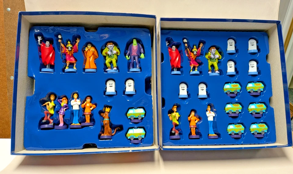 Immaculate Scooby-Doo Chess Game Set COMPLETE Unused Has Sealed Board Box Wear - Image 4 of 4