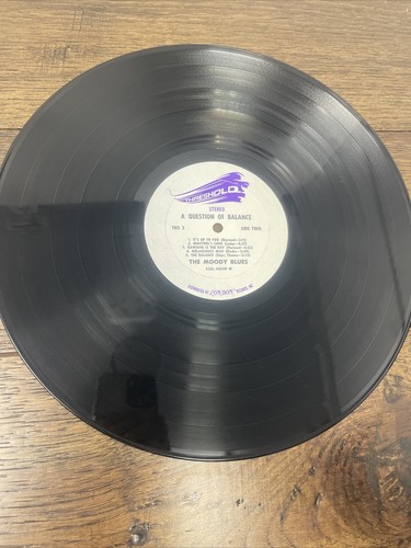 THE MOODY BLUES - QUESTIONS OF BALANCE VINYL RECORD - Picture 4 of 4