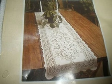NEW Wilmore Woven Nottingham scalloped Table Runner Scranton Lace  16X36  (O71)