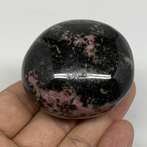 164.4g, 2.2"x1.9"x1.4", Rhodonite Palm-Stone Polished Reiki Madagascar,B12112 - Picture 3 of 10