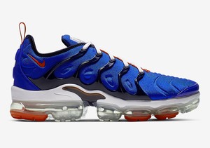 air max vapormax blue and white