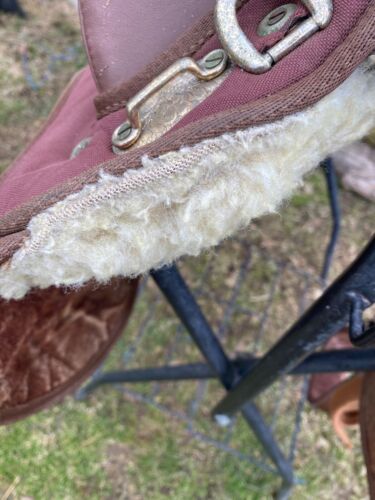 Used 17" brown synthetic Australian outback saddle w/Western fenders, rigging - Picture 10 of 12