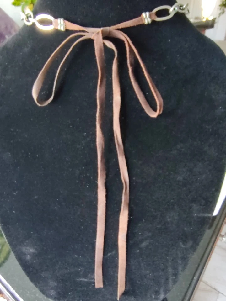 Collar de moda boho cierre ajustable Y2K 2000s piedra solar y gamuza para mujer Foto 2 de 4