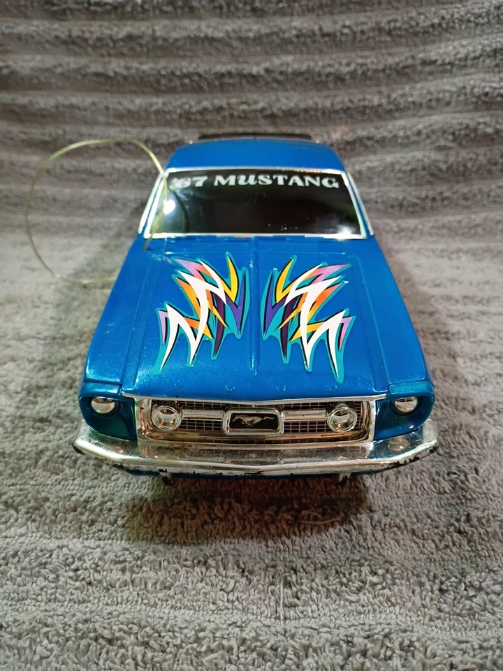 Radio - Modelo de coche de juguete controlado después de 1967 Ford Mustang Eztec Control Foto 2 de 4
