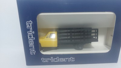 Trident 90153y US Cars Chevrolet  Stake Truck blue 1/87