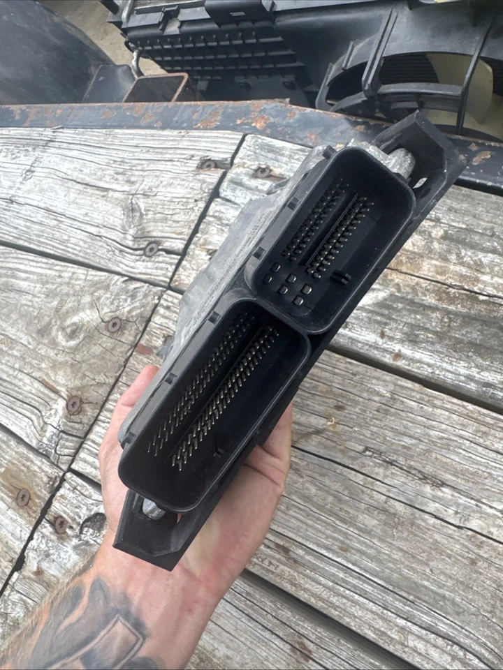 Unidad de control del motor OEM E69 12622093 0261S02406 para Cadillac STS Foto 4 de 4