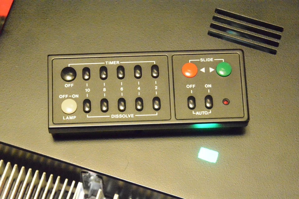 Rollei P3801 IR 35mm Twin Lens Dissolve Slide Projector,  90mm 1:2.4 S Heidosmat - Image 2 of 4