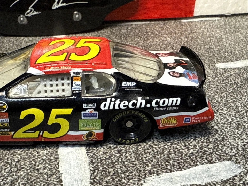 Brian Vickers #25 GMAC Green Day 2005 1/64 Nascar acción diecast suelto con capucha Foto 3 de 4