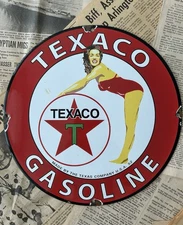VINTAGE 1952 TEXACO GASOLINE PUMP STATION PIN-UP 12 INCH PORCELAIN ENAMEL SIGN