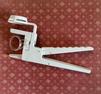 EZCracker Handheld Egg Cracker & Yolk Separator Kitchen Tool White Vintage New