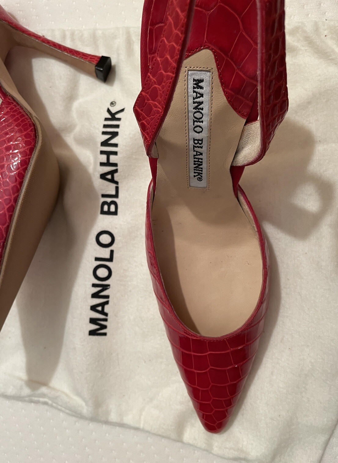 MANOLO BLAHNIK red alligator Carolyne heels size 6 NEW with sole