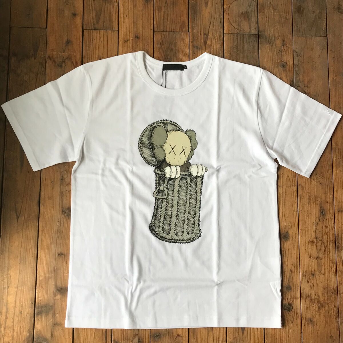 NEW KAWS OriginalFake Companion T-shirt Oscar size 3 Large NEW KAWS OriginalFake Companion T-shirt Oscar size 3 Large