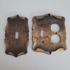 Ancien interrupteur de lumière métal orné rouleau baroque vintage cache plaque MCM