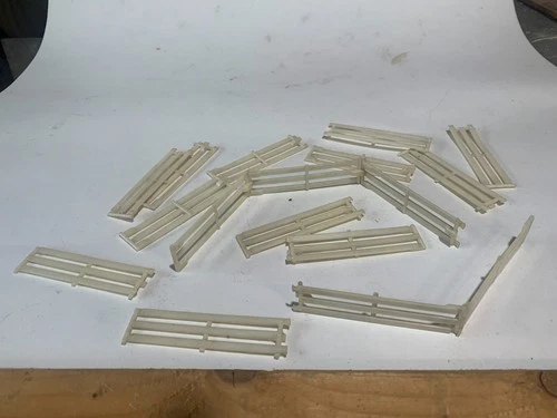 Vintage Marx plastic farm fence 17 pieces