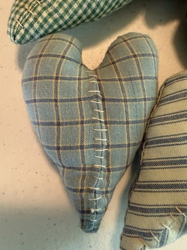 Primitive Lot of 5 Blue & Green Hearts Bowl Fillers Cupboard Tucks Handstitched - Picture 3 of 10