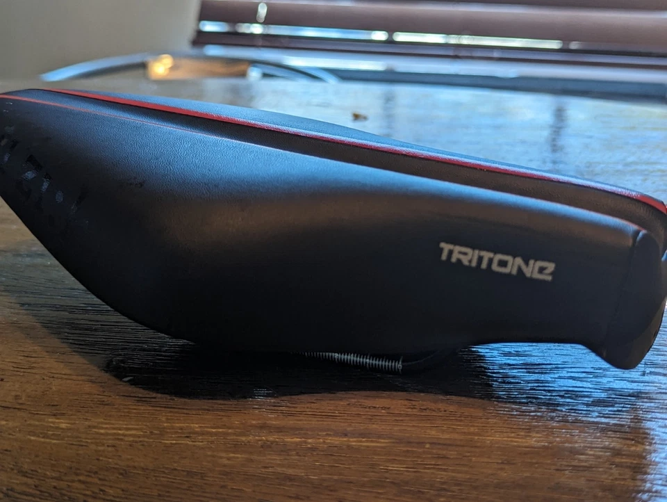 Fizik TRITONE 5.5 Saddle Bicycle Bike Seat Black With Red - Image 2 of 4