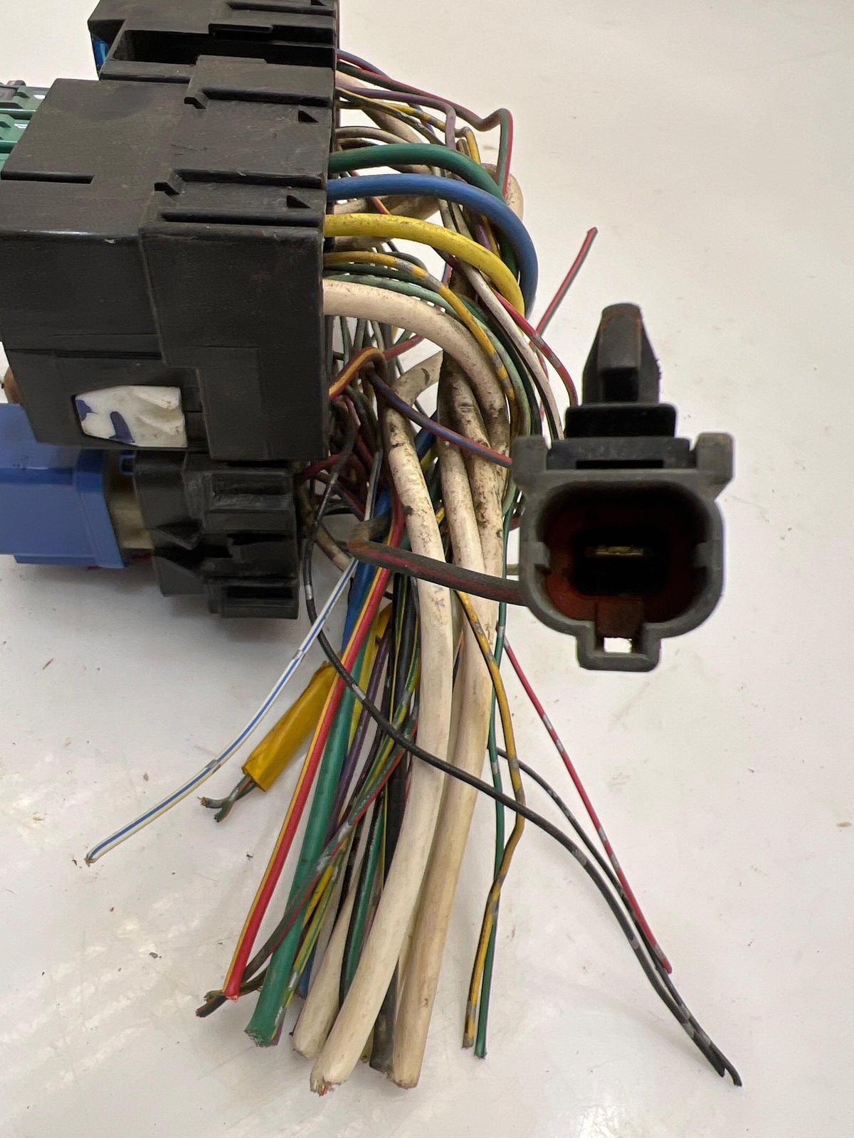 01 Nissan Xterra Frontier Engine Bay Fuse Box Relay Box Assembly OEM 243808E000 eBay