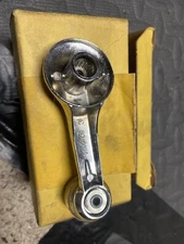 NEW - OUT OF BOX 80-5164 Window Crank Handle - D2FZ-6223342-A 76916