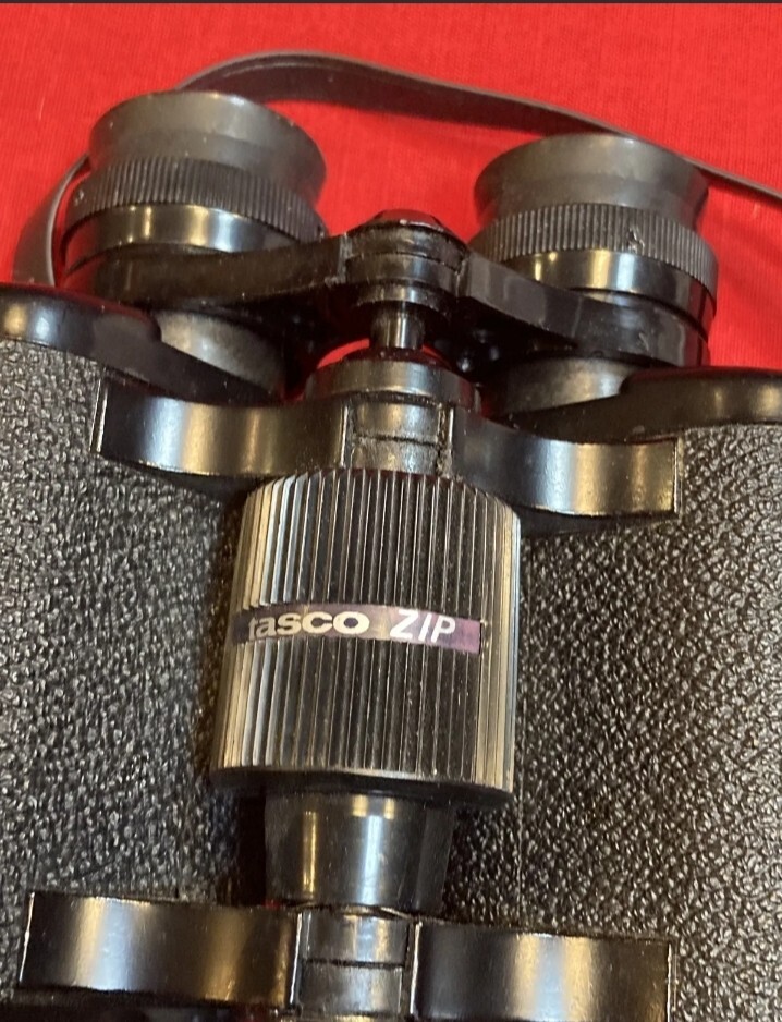 Vintage Tasco Binoculars 2008 10 x 50mm ZIP Focus 288 ft/1000 yds Fully