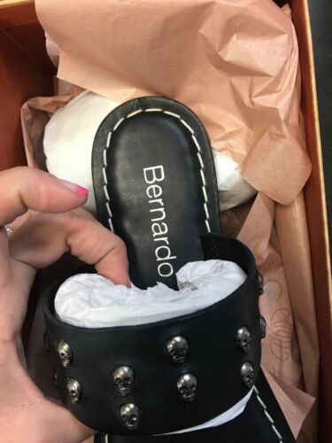 Mujeres Bernardo MAX NEGRAS Vacheta Chanclas Zapatos Calavera Plata NUEVAS - Imagen 3 de 10