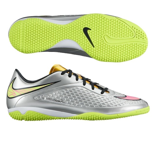 nike soccer tennis shoes