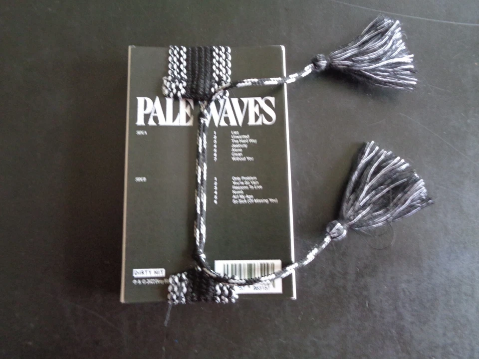PALE WAVES UNWANTED LIMITED UK EXCLUSIVE SPOTIFY CASSETTE & FAN BRACELET BUNDLE - Image 3 of 3