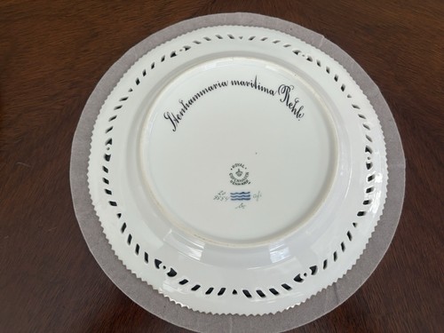 Pair Of Royal Copenhagen FLORA DANICA Pierced Plate 1st Qual MINT - Picture 17 of 23