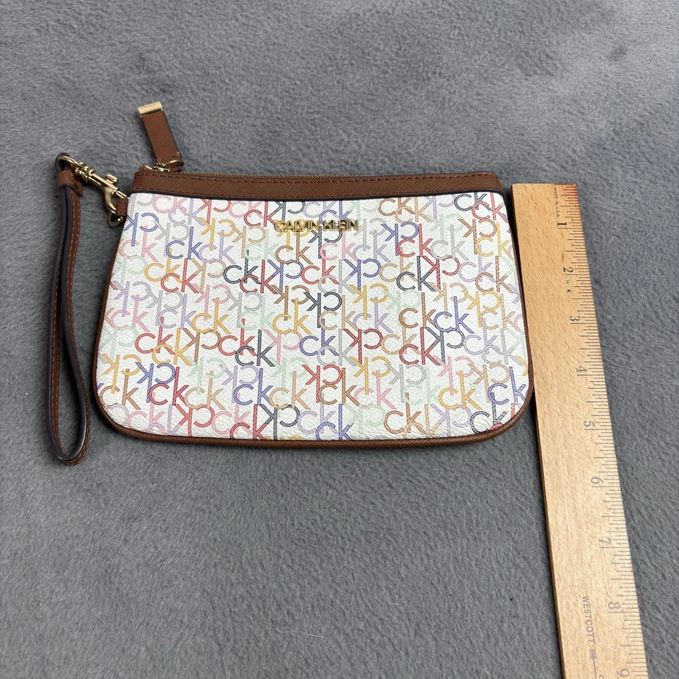 Calvin Klein 腕带钱包女式均码白色多色 Monogram CK 拉链 — 第 4/4 张图片