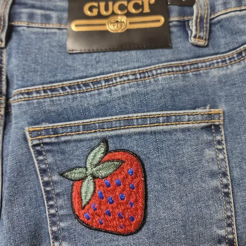 Gucci Women's Blue Jeans Size 28 Slim Fit with Slight Wash thumbnail 6